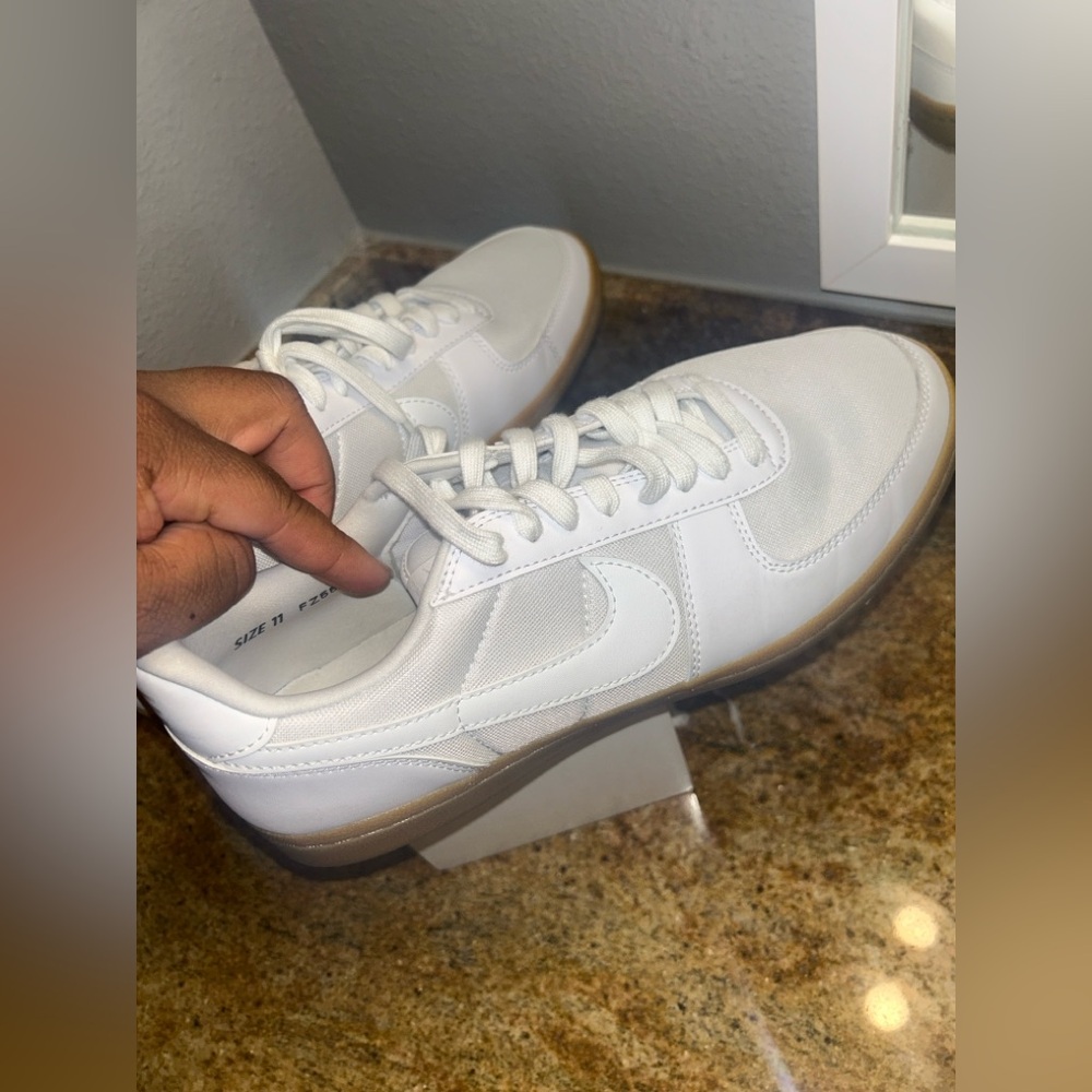 Women's Nike Field General Sneaker (Women) 11 Good used condition sneaker - Picture 6 of 7